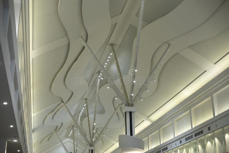 Centro commerciale — sistema HVAC a soffitto